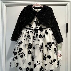 Elegant Black and White Cape with Plush Faux Fur